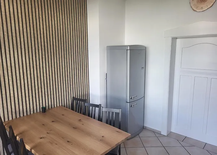 Grosse Im Eg Mit 2xac Apartman *